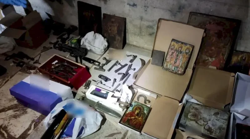 Weapons arsenal found in garbage bin in Athens suburb