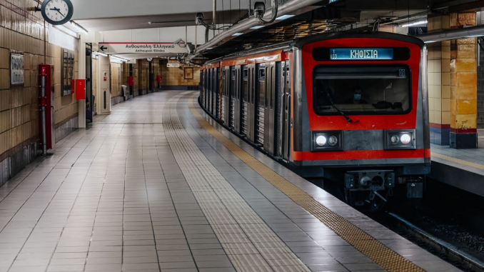 Full Strike Paralyzes Public Transport in Athens on October 14