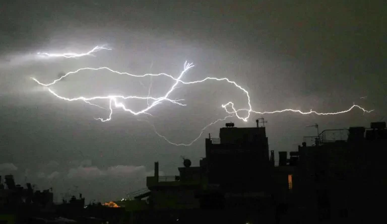 Bad Weather Wave Hits Greece: Rain Storms and Snow on the Mountains
