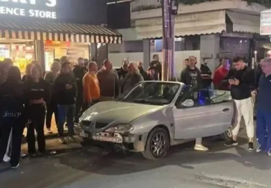 Shocking Scene in Peristeri: Car Hits Mother and Child While Crossing the Road